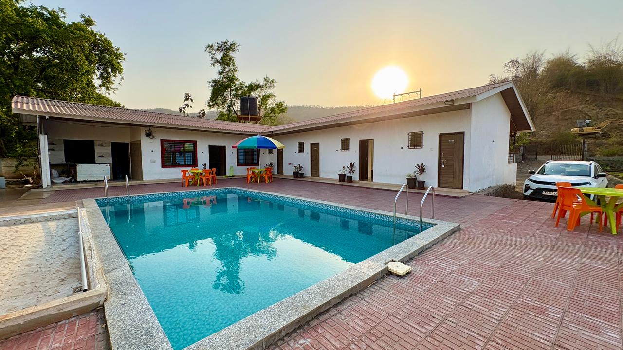 Villa Montierra pool and villa at sunset in Karjat